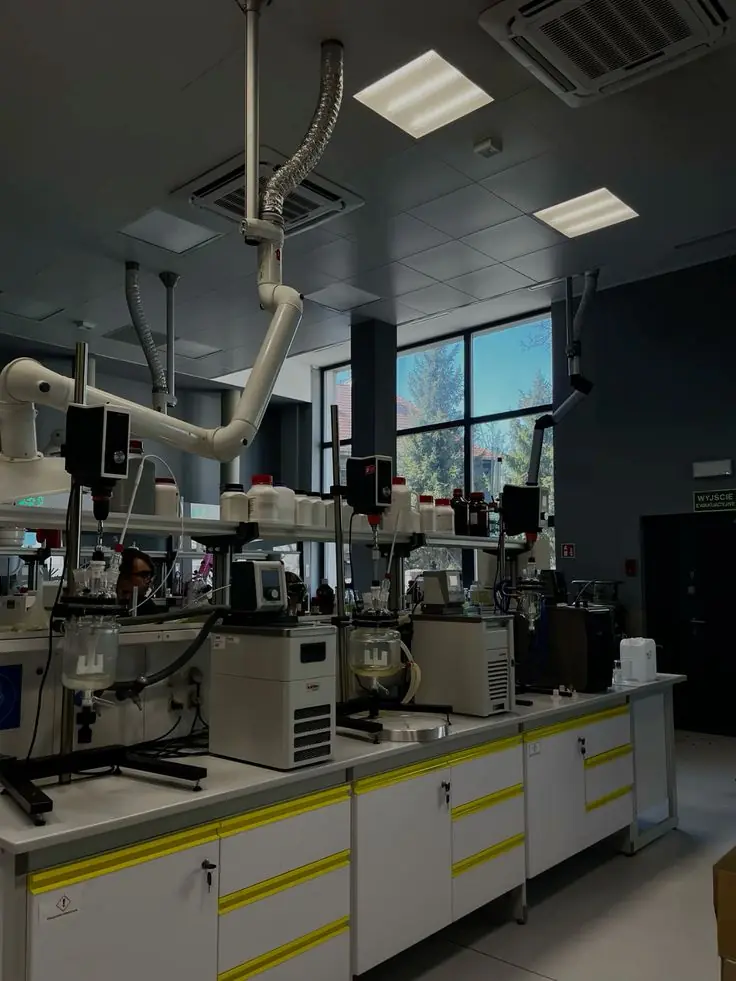 Clinical laboratory bench