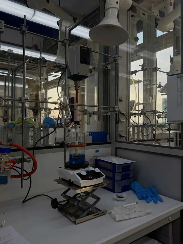 Organized laboratory workspace